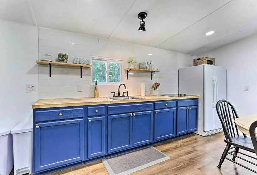 Wallkill Riverfront Retreat: Canoe & Relax!