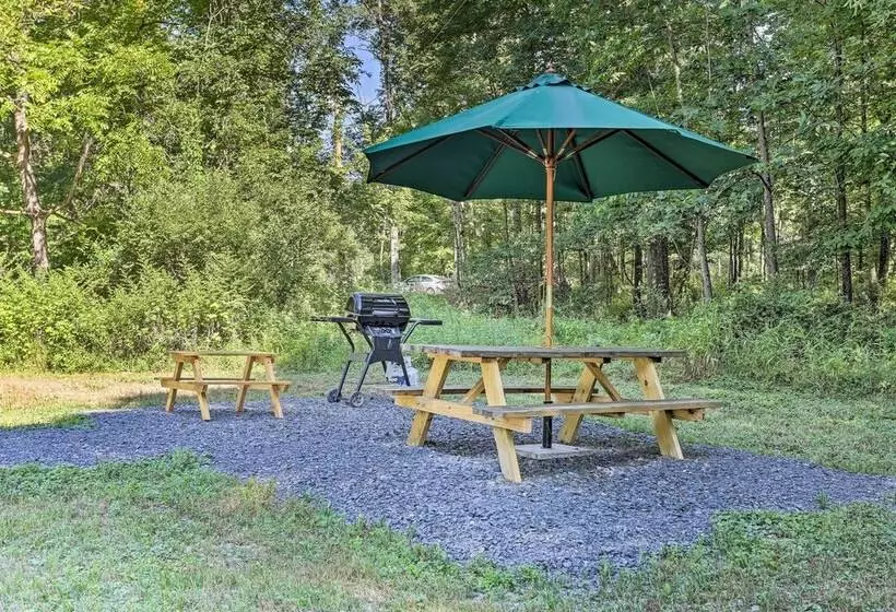 Wallkill Riverfront Retreat: Canoe & Relax!