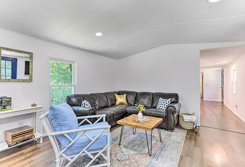 Wallkill Riverfront Retreat: Canoe & Relax!