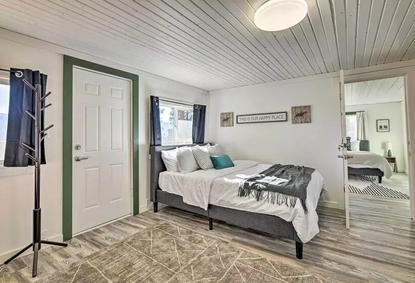 Well Appointed Bayfield Cabin W/ Forest Views!