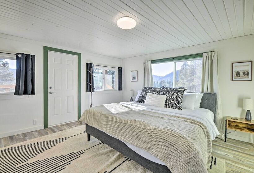 Well Appointed Bayfield Cabin W/ Forest Views!