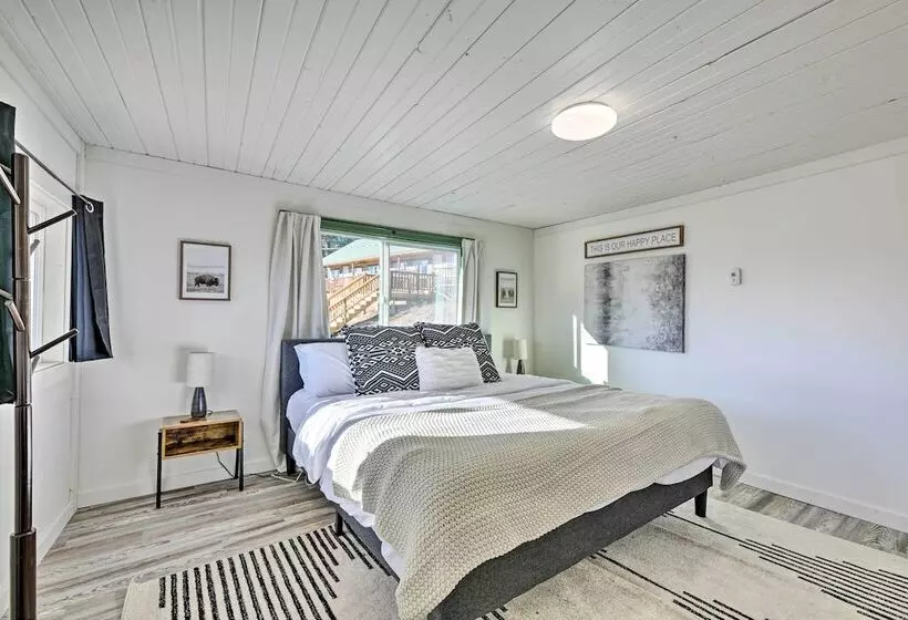 Well Appointed Bayfield Cabin W/ Forest Views!