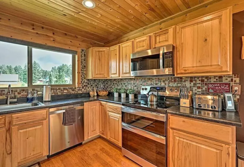 11 Mi To Rainbow Lake: Woodsy Pinetop Oasis