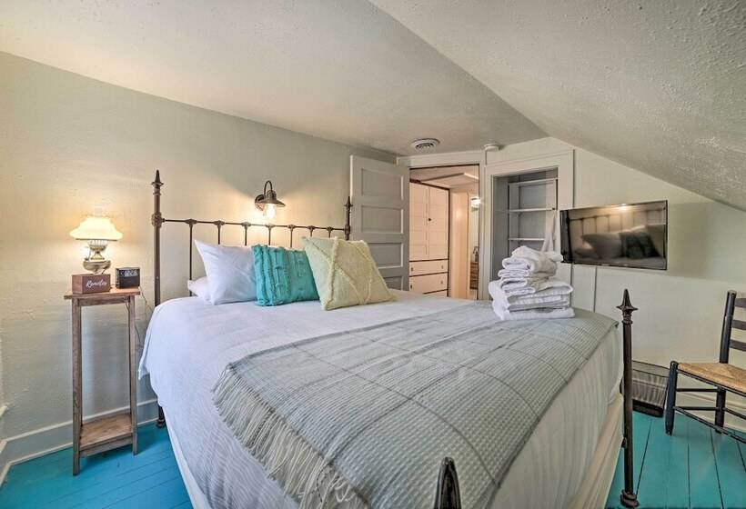 4 Seasons Bellaire Haven For Friends & Family!