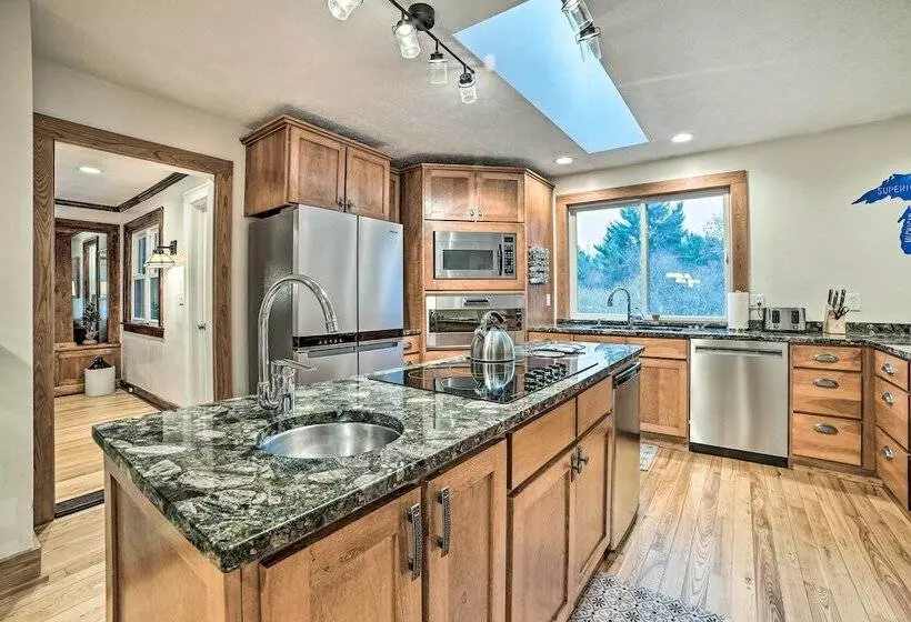 4 Seasons Bellaire Haven For Friends & Family!