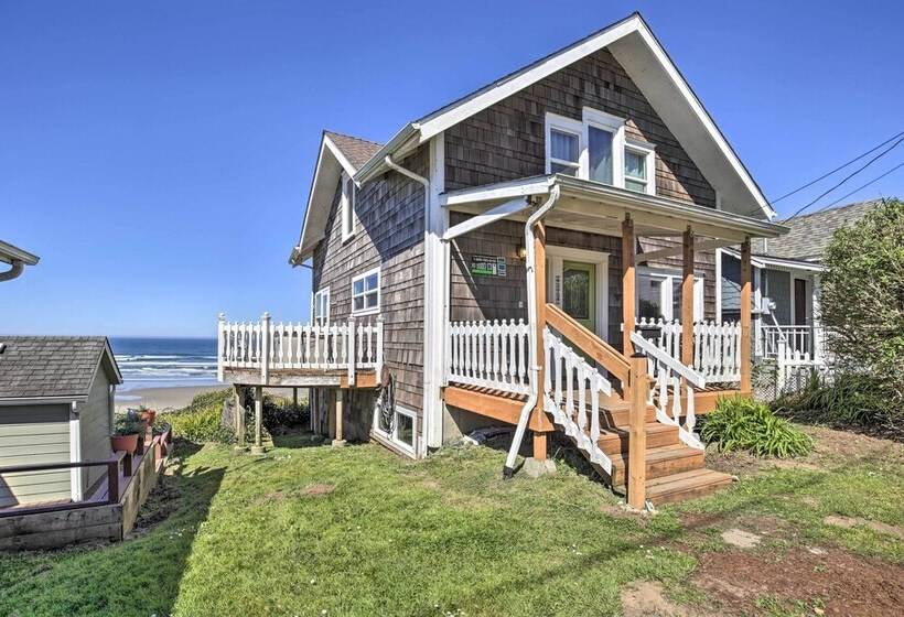 Beachfront Newport Cottage With Private Hot Tub!