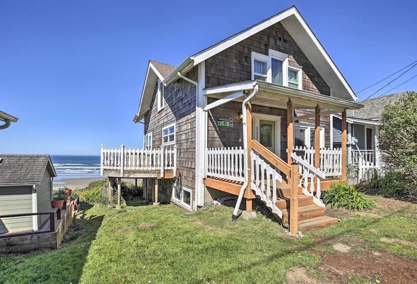 Beachfront Newport Cottage With Private Hot Tub!