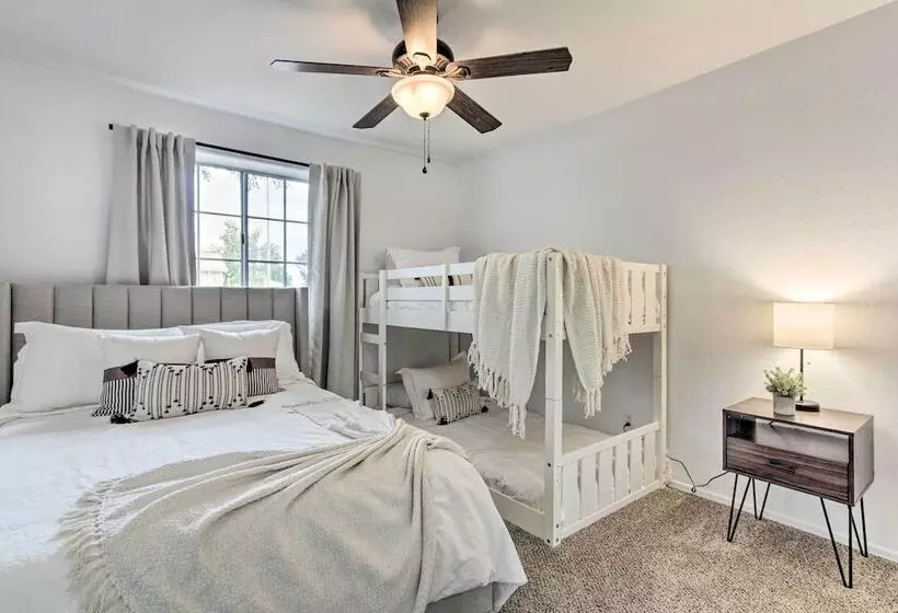 Beautiful Chandler Escape W/ Putting Green & Pool!