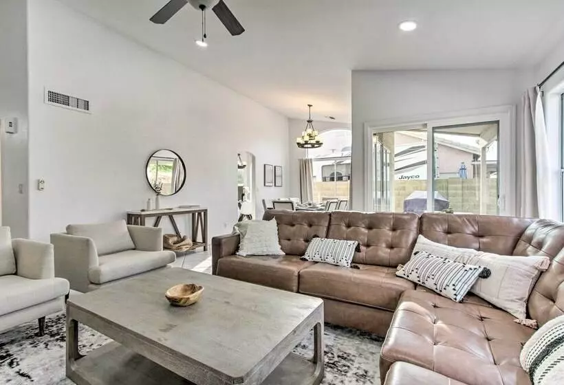 Beautiful Chandler Escape W/ Putting Green & Pool!