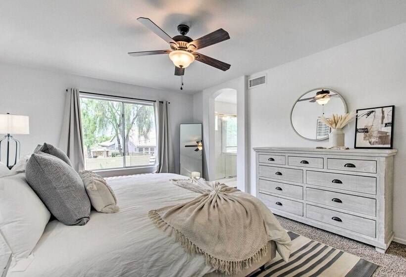 Beautiful Chandler Escape W/ Putting Green & Pool!