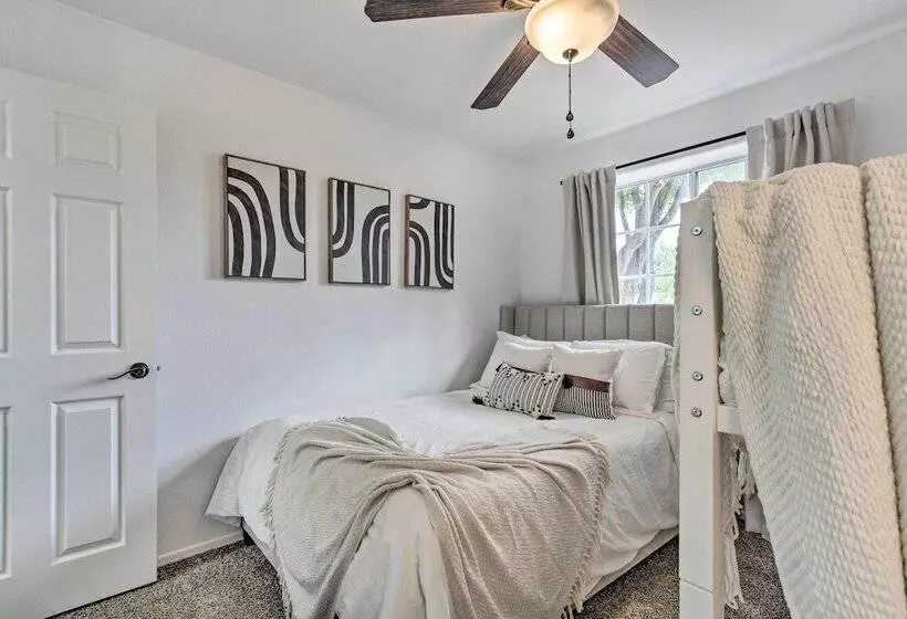 Beautiful Chandler Escape W/ Putting Green & Pool!