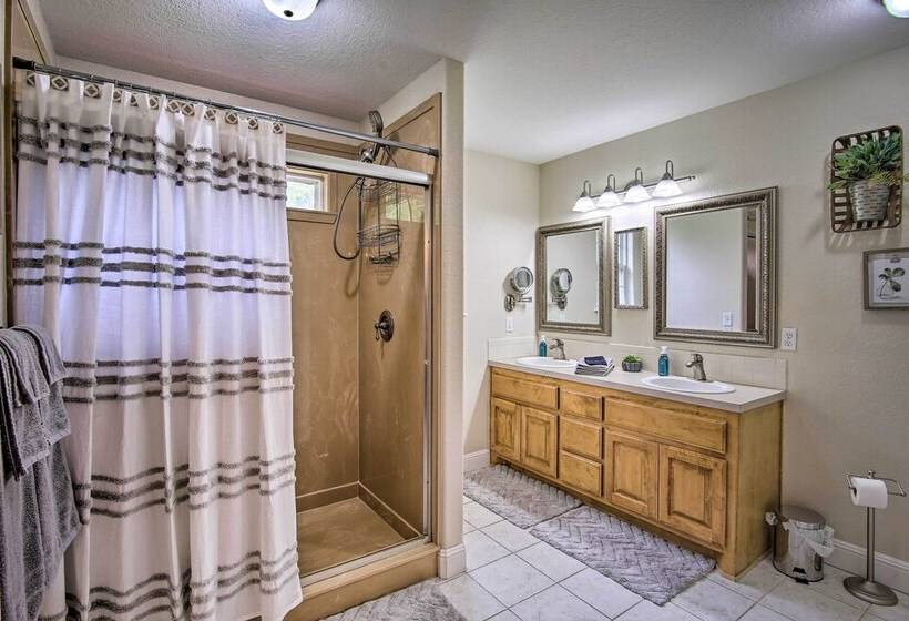 Bella Vista Home: Steps To Mountain Biking Trails!