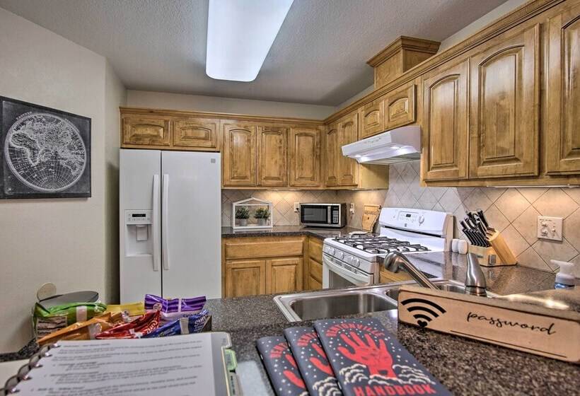 Bella Vista Home: Steps To Mountain Biking Trails!