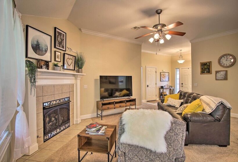 Bella Vista Home: Steps To Mountain Biking Trails!