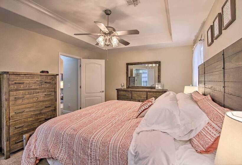 Bella Vista Home: Steps To Mountain Biking Trails!