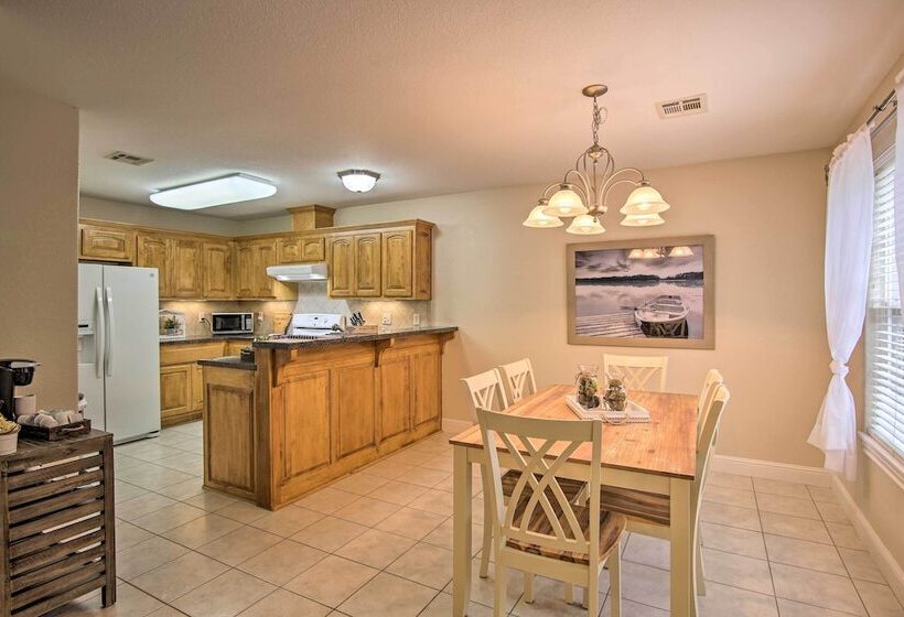 Bella Vista Home: Steps To Mountain Biking Trails!