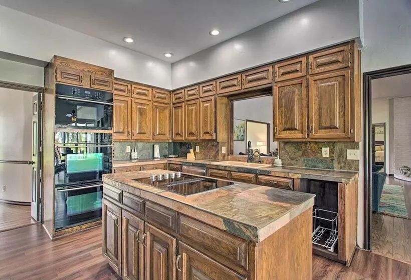 Big Barrels Ranch  On 50 Acres: Countryside Views