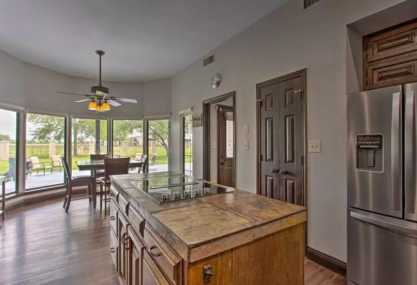 Big Barrels Ranch  On 50 Acres: Countryside Views