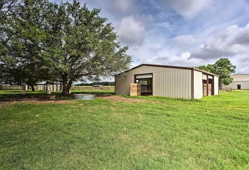 Big Barrels Ranch  On 50 Acres: Countryside Views