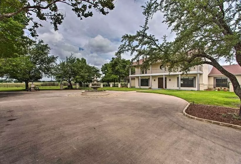 Big Barrels Ranch  On 50 Acres: Countryside Views