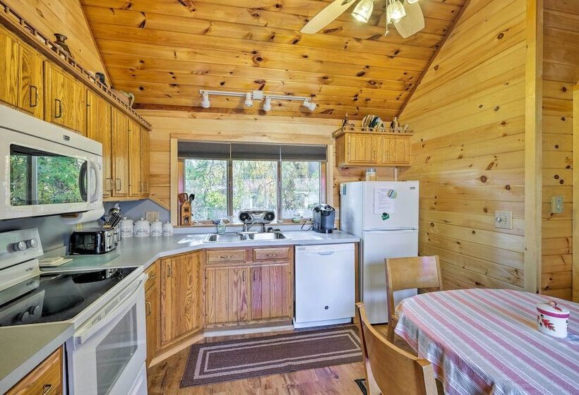 Bolton Landing Cottage W/ Deck, Walk To Beach!