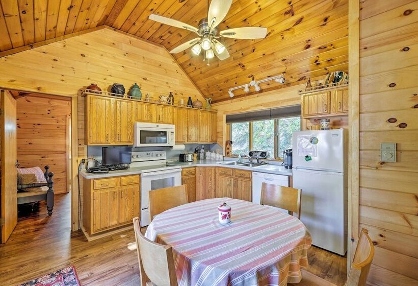 Bolton Landing Cottage W/ Deck, Walk To Beach!