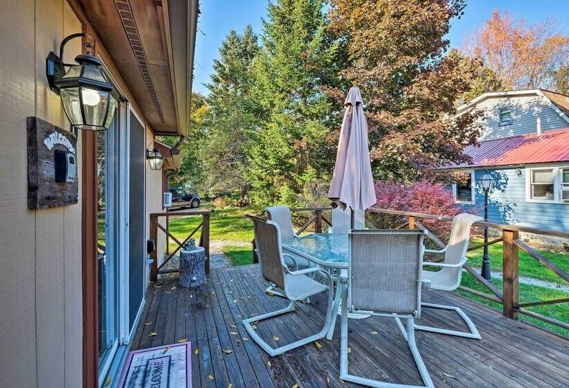 Bolton Landing Cottage W/ Deck, Walk To Beach!