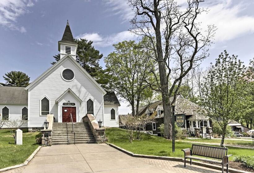 Bolton Landing Cottage W/ Deck, Walk To Beach!