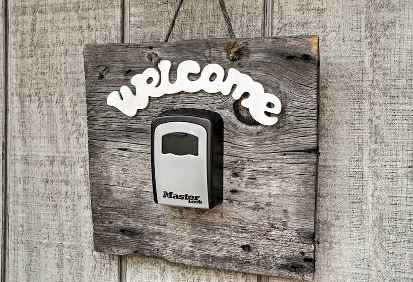 Bolton Landing Cottage W/ Deck, Walk To Beach!