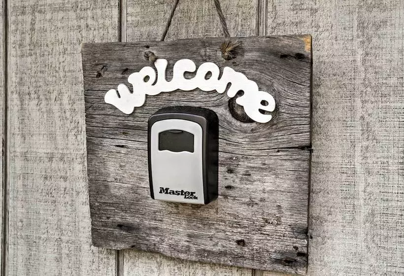 Bolton Landing Cottage W/ Deck, Walk To Beach!