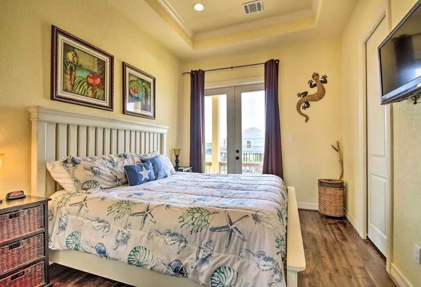 Casa Sol House W/ Deck In Crystal Beach!