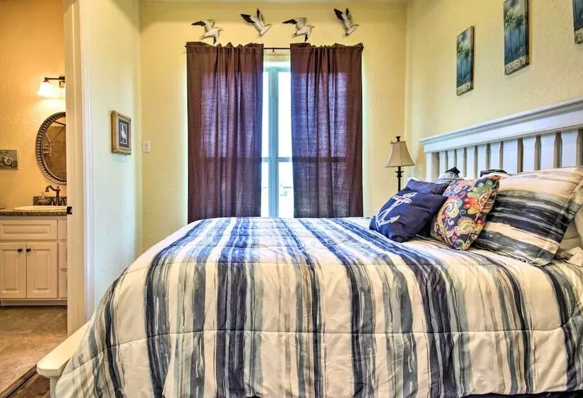 Casa Sol House W/ Deck In Crystal Beach!