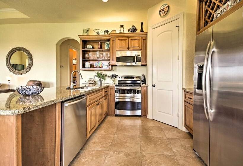 Casa Sol House W/ Deck In Crystal Beach!