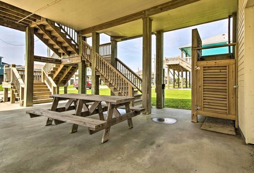 Casa Sol House W/ Deck In Crystal Beach!