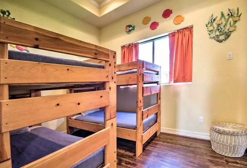 Casa Sol House W/ Deck In Crystal Beach!