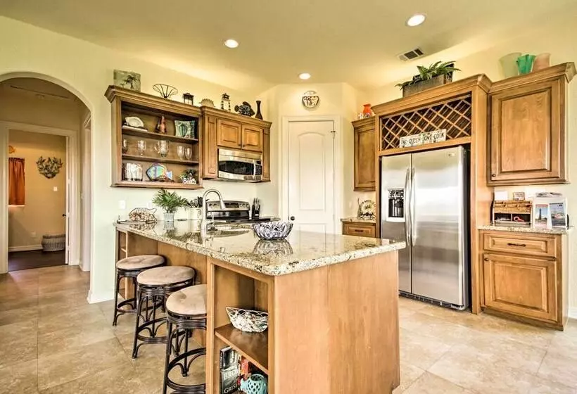 Casa Sol House W/ Deck In Crystal Beach!