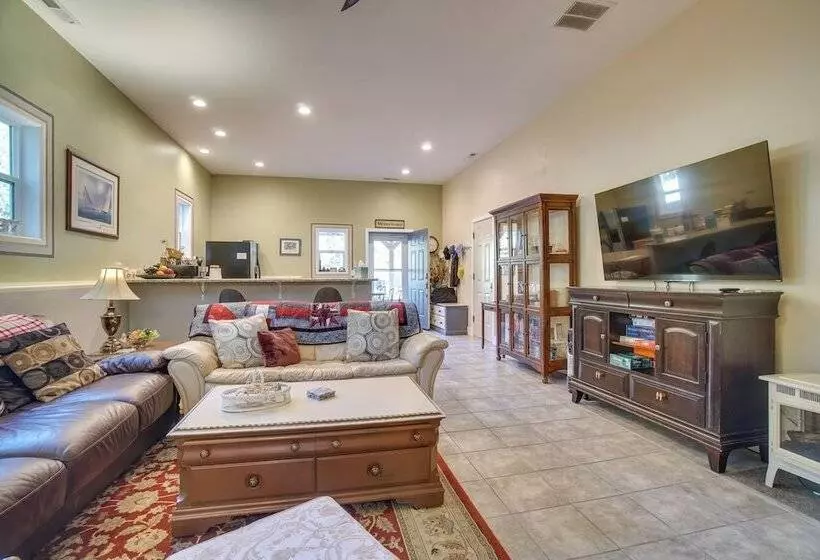 Cascade Cabin Hideaway W/ Views, 1/2 Mi To Lake