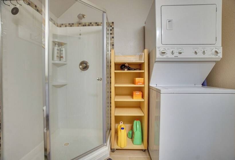 Cascade Cabin Hideaway W/ Views, 1/2 Mi To Lake