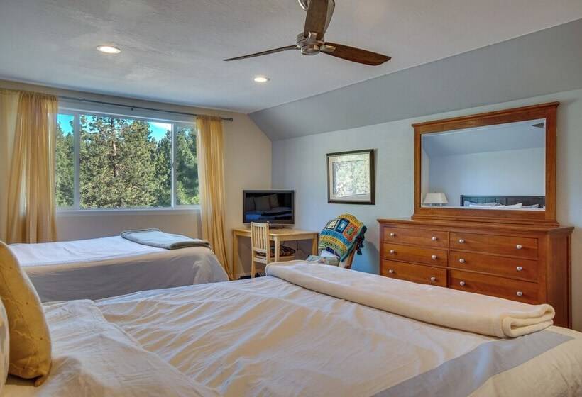 Cascade Cabin Hideaway W/ Views, 1/2 Mi To Lake