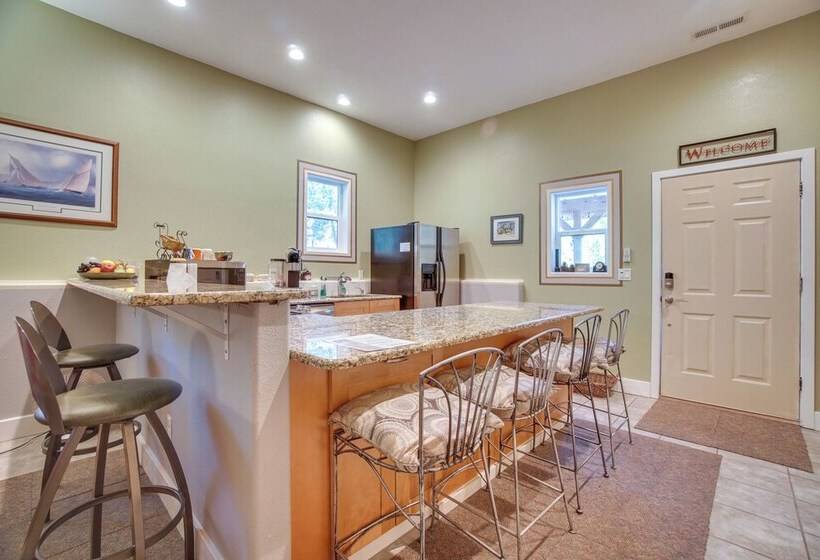 Cascade Cabin Hideaway W/ Views, 1/2 Mi To Lake