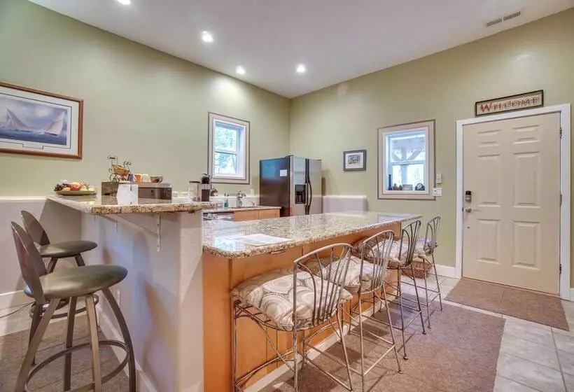 Cascade Cabin Hideaway W/ Views, 1/2 Mi To Lake