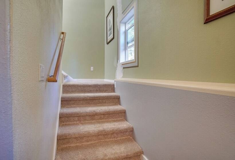 Cascade Cabin Hideaway W/ Views, 1/2 Mi To Lake