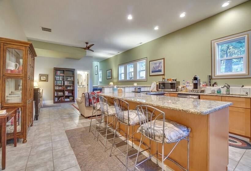 Cascade Cabin Hideaway W/ Views, 1/2 Mi To Lake