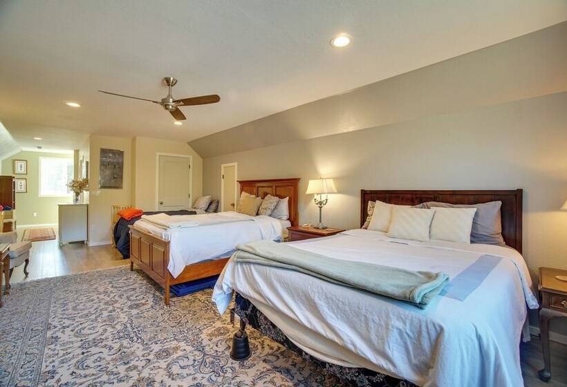 Cascade Cabin Hideaway W/ Views, 1/2 Mi To Lake