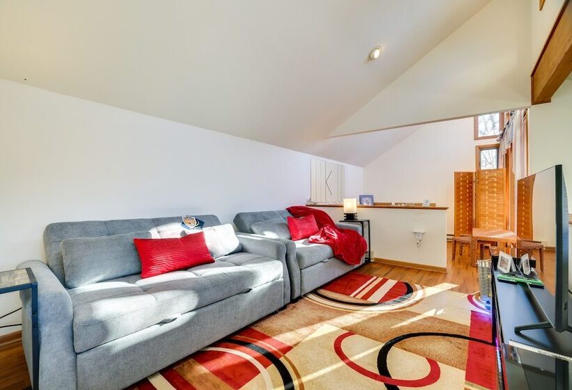 Charming Poconos Abode W/ Gas Grill + Fire Pit!