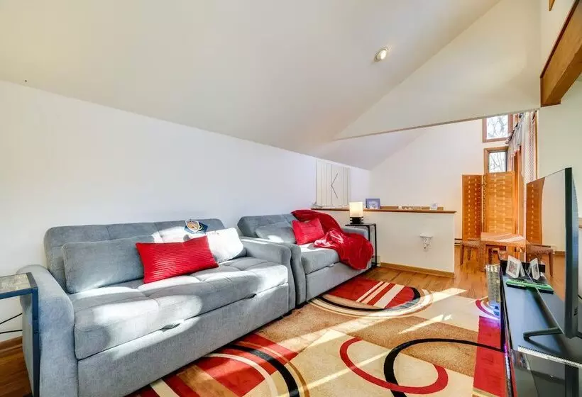 Charming Poconos Abode W/ Gas Grill + Fire Pit!