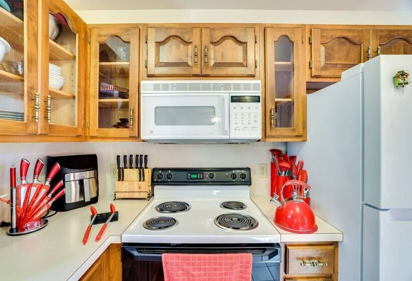 Charming Poconos Abode W/ Gas Grill + Fire Pit!