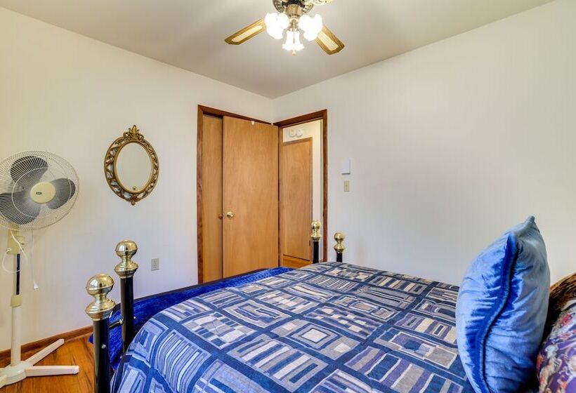 Charming Poconos Abode W/ Gas Grill + Fire Pit!