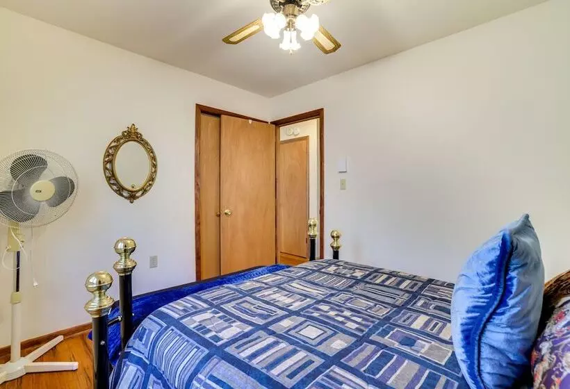 Charming Poconos Abode W/ Gas Grill + Fire Pit!