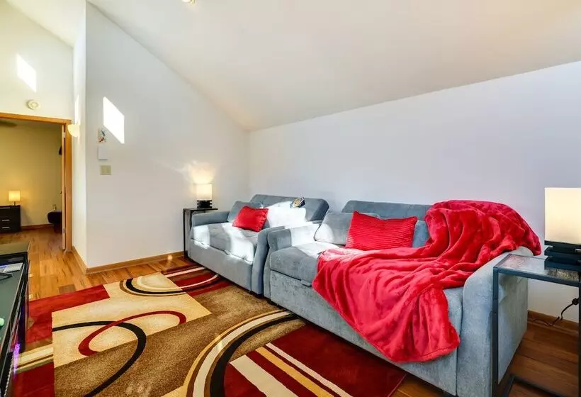 Charming Poconos Abode W/ Gas Grill + Fire Pit!